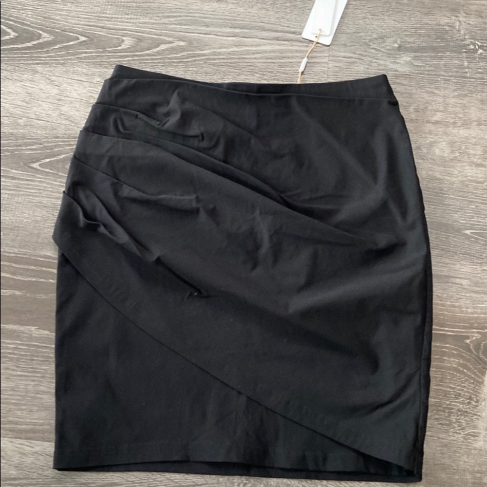New with tags black stretchy skirt in size large  Belle PORQUE
